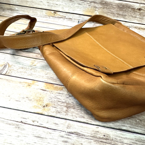 Le Donne Leather Collection Vintage Minimalist Crossbody Messenger Bag - Picture 6 of 15